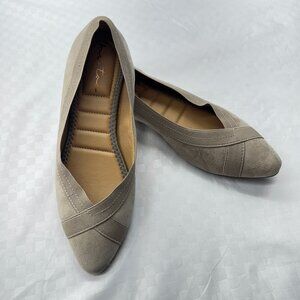 Me Too Women's Taupey Suede Pointed Toe Reign Flats